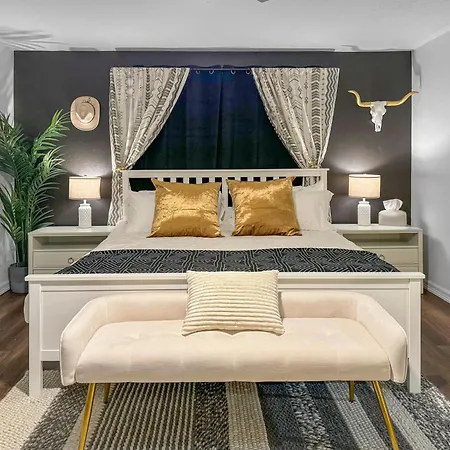 Villa Casa Hosum - 7 Mins Downtown Sleeps 9 King Bed Fenced Yard